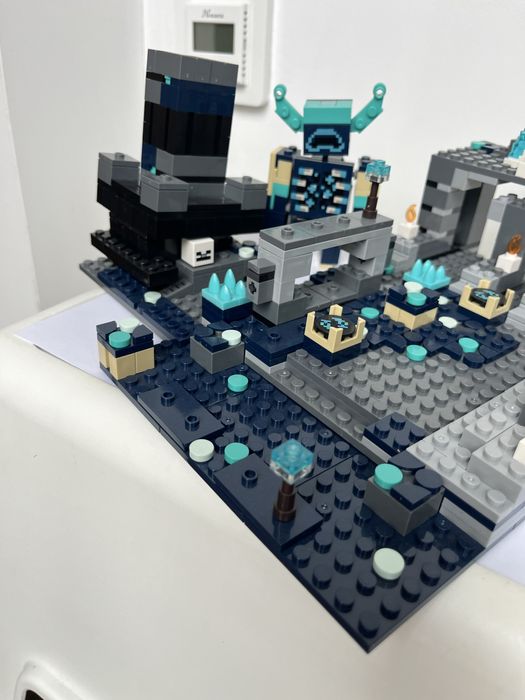 Конструктор 68006 Minecraft "Битва у темній глибині" 582 деталі