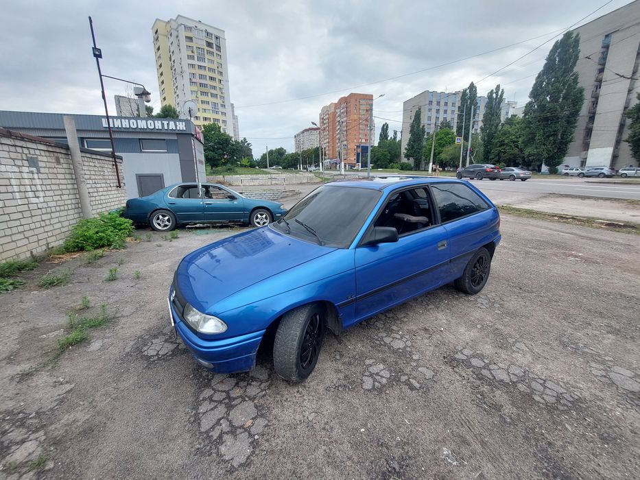 Автомобіль опель астра