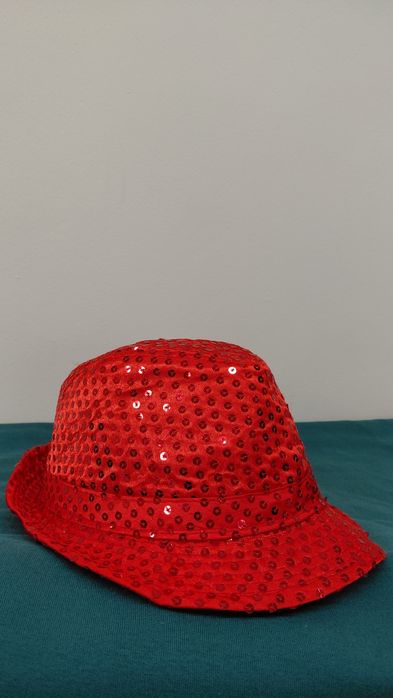 Капелюх з паєтками
