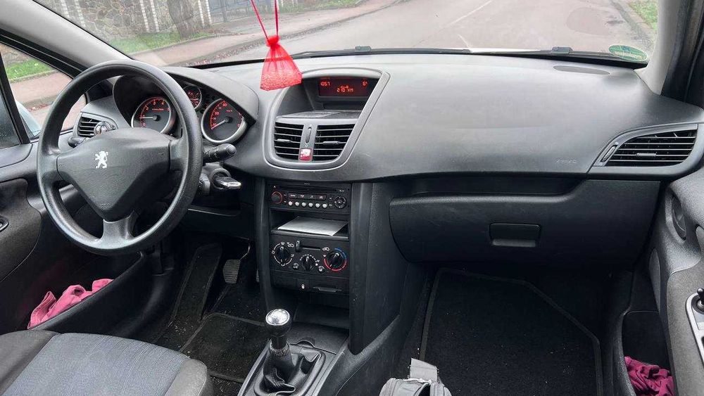 Продаю Peugeot 207. 1.4.   2009