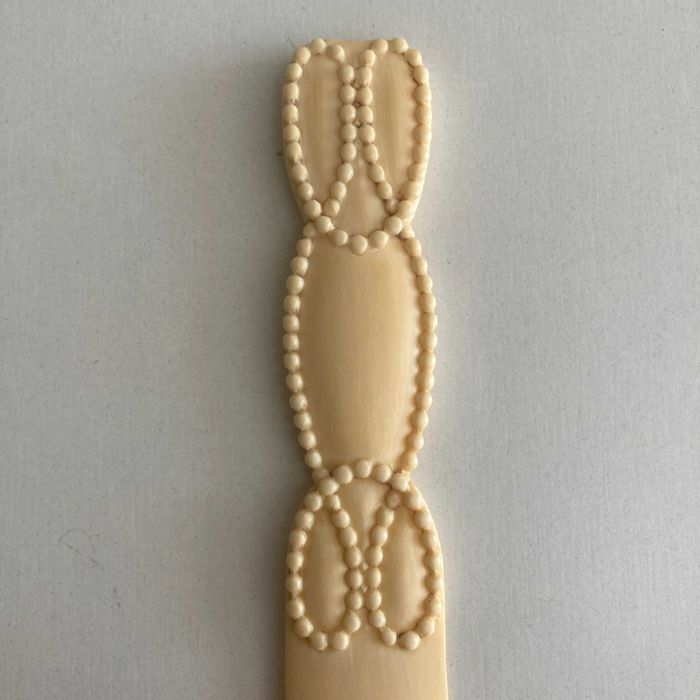 Abridor de cartas em material nobre antigo