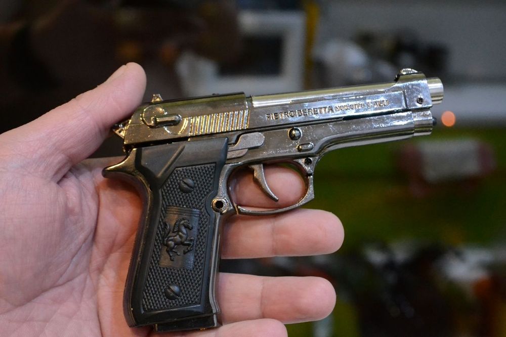 Зажигалка сувенирная пистолет Беретта Турбо пламя