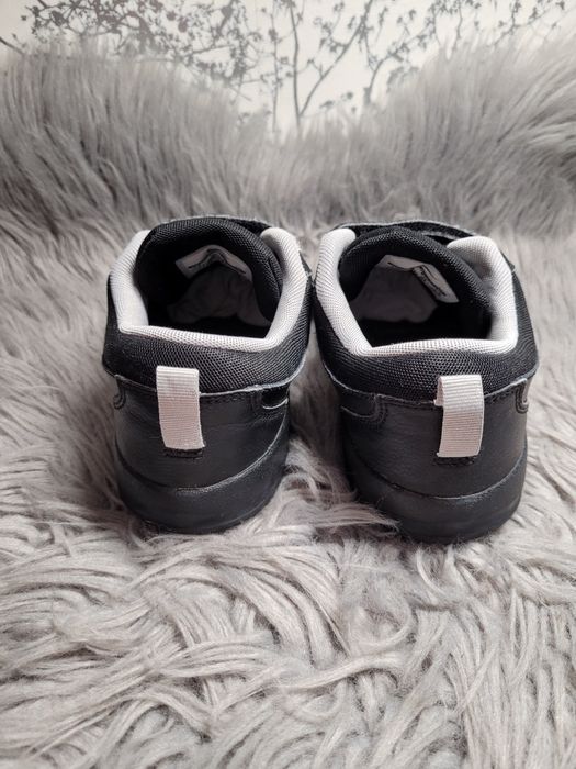 Buty chłopięce Nike r.33