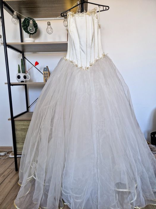 Весільна сукня в ідеальному стані