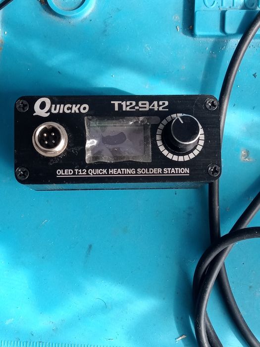 Продам паяльну станцію Quicko T12-942