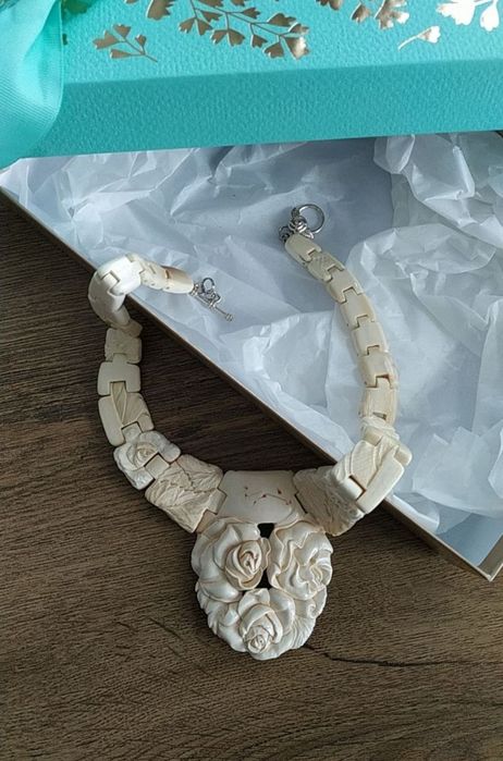 Кольє Троянди з кістки