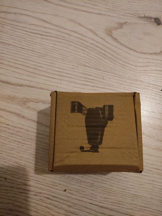 Uchwyt do telefonu na kratkę samochodową