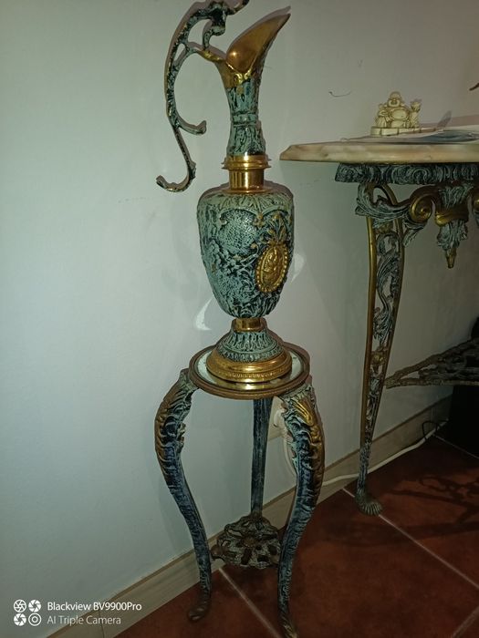 Lindas peças em latão mesa de apoio mais jarrão