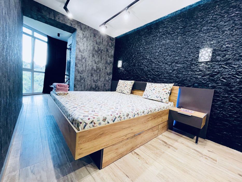 Подобово з РЕЗЕРВНИМ ЖИВЛЕННЯМ 2к -  LUX з джакузі в ЖК Рівер Парк