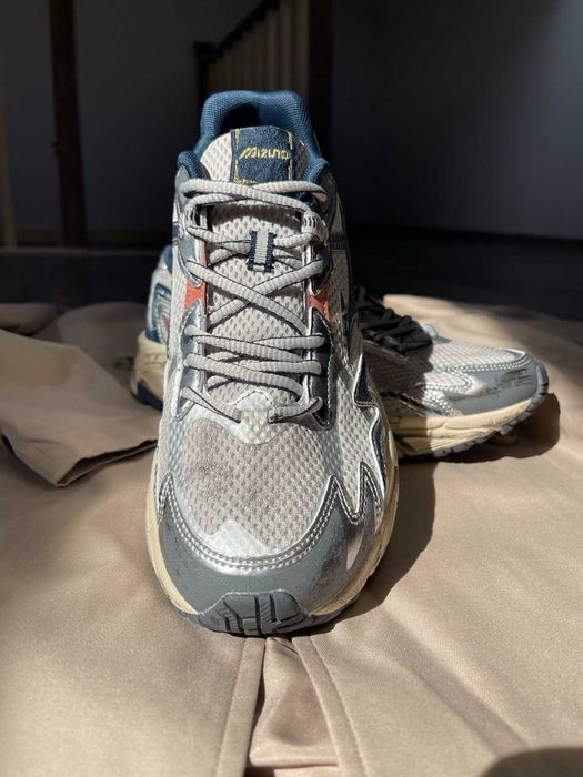 Топові зручні кросівки -  Mizuno Adventure Grey White