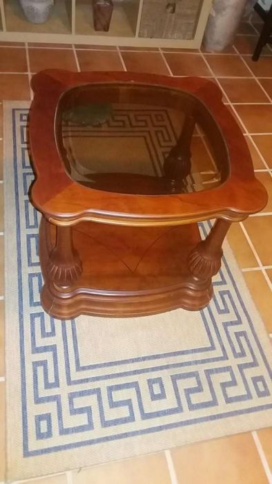 Mesa de centro em madeira maciça, com vidro