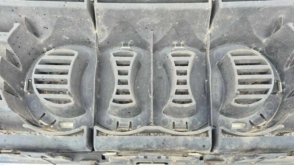 AUDI A3 8P - Grelha Central Para Choques ORIGINAL RIGOROSAMENTE NOVA