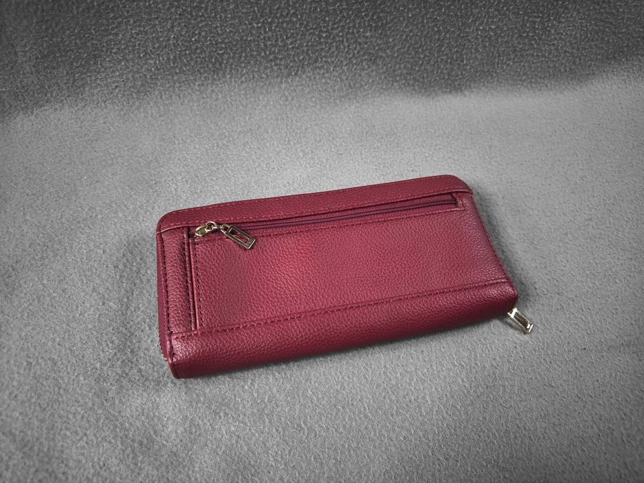 Женский кошелек Guess на молнии в бордовом цвете