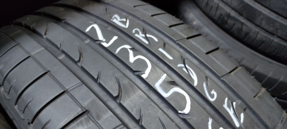 Pneus 235/60/18 semi novos