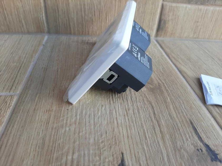 Розетка 2я 4 USB по 2,8 Ампера Schuko Steckdose