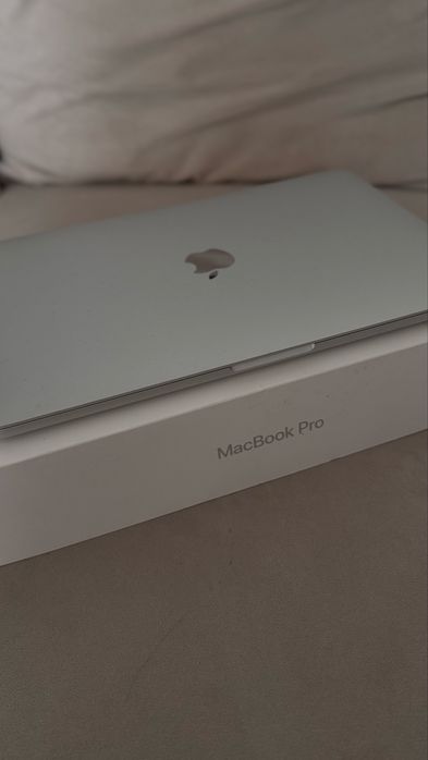 MacBook Pro 13” 2017 / 8GB / 256GB / stan bardzo dobry