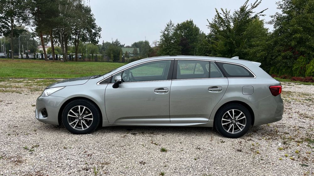 Toyota Avensis Toyota Avensis  2,0 benzyna Automat 2018r.  90 tys.km Salon Polska