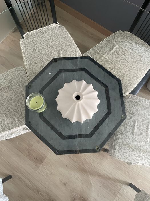 Mesa tampo de vidro e pe em pedra + 6 cadeiras