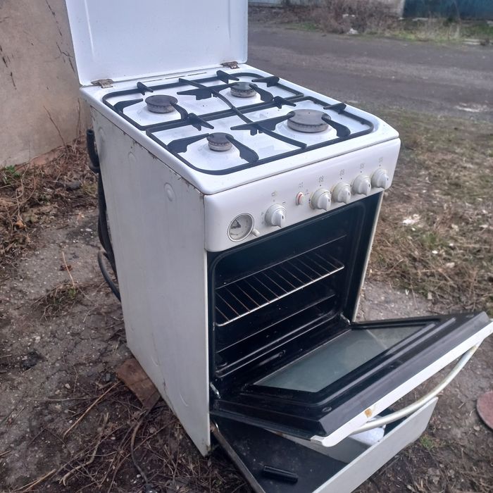 Продам газовую плиту Индезит