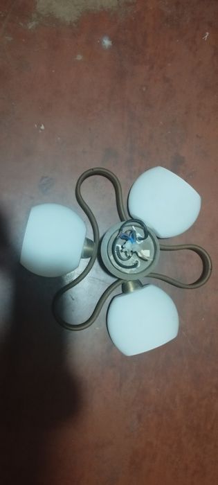 Продам люстру в хорошем состоянии