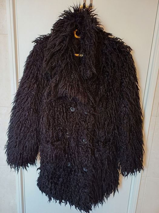 Casaco Comprido Pêlo Preto c Bolsos