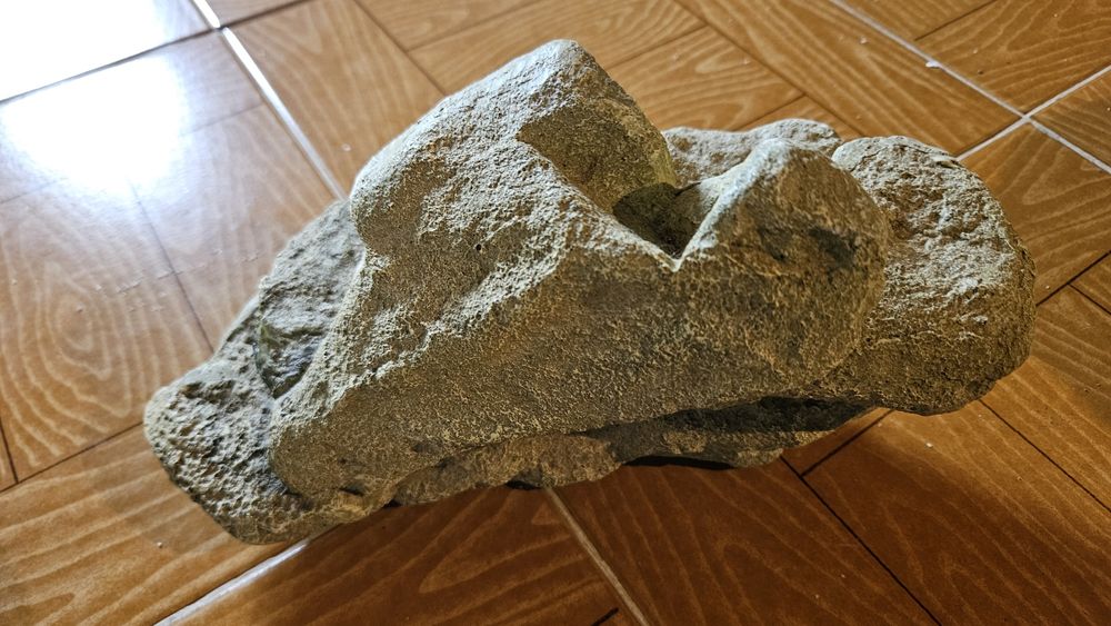 Rocha Grande de Plástico com Toca para Aquário