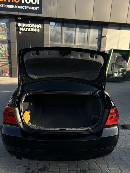 Продам bmw e90. 318.2.0