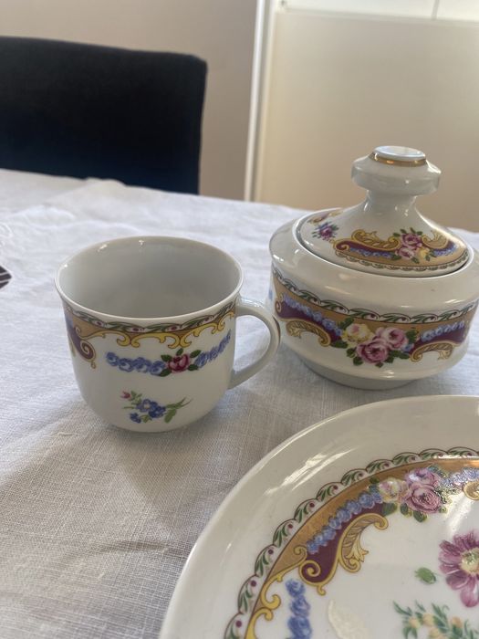 Conjunto prato e chávenas e açucareiro  Limoges