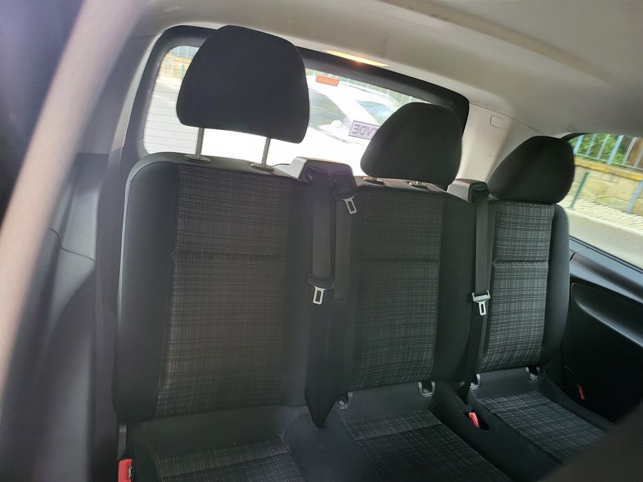 Aluguer carrinha de 9 lugares