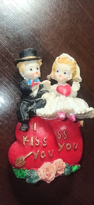 Статуэтка I kiss you