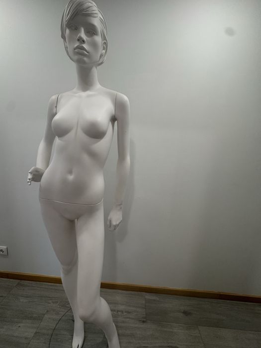Vendo Manequim branco