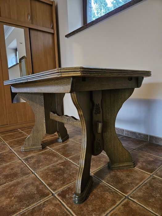 Dębowy stół rozkładany