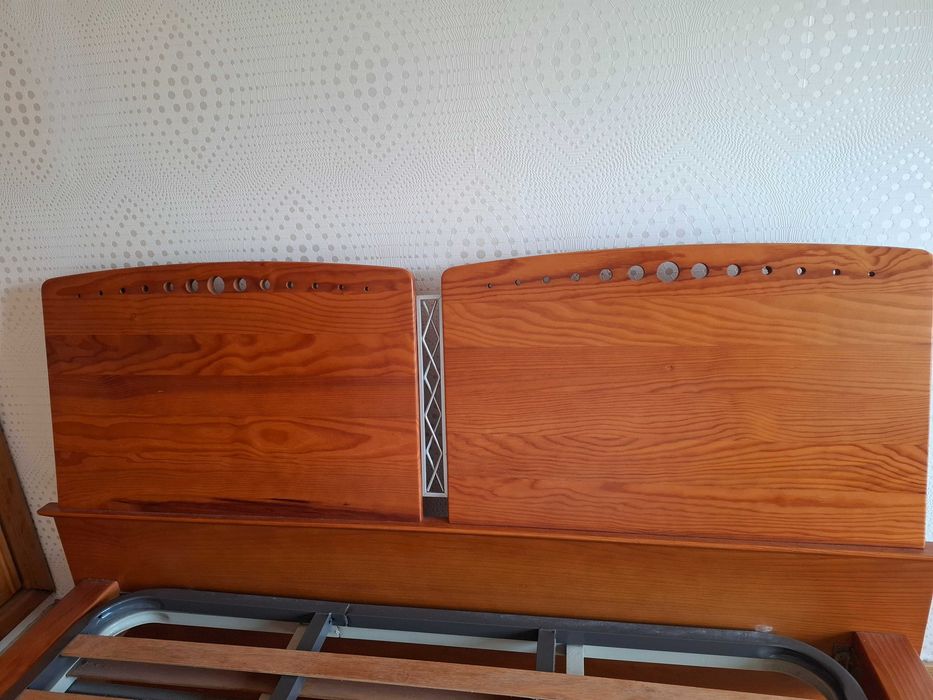 Mobília quarto completa-cama de casal, 2 mesas de cabeceira e 1 cómoda
