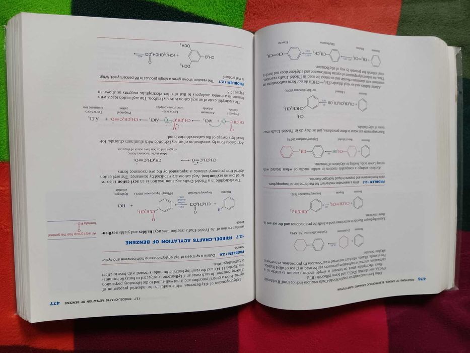 Livro Organic Chemistry, de Francis Carey.