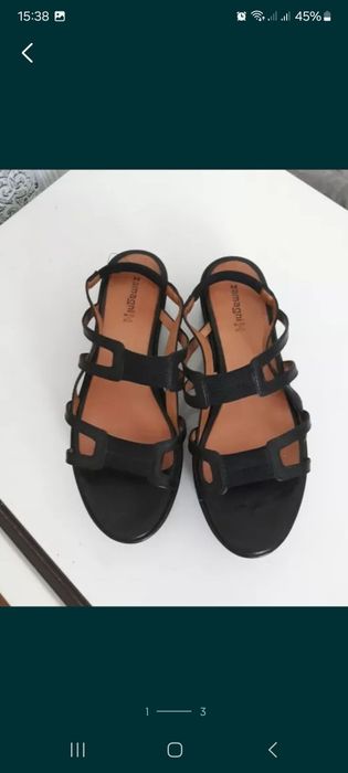 Продам босоніжки.