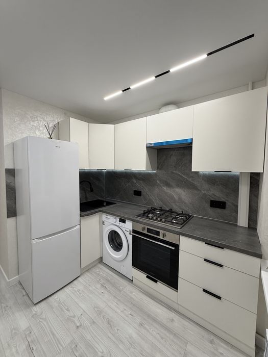 2 кімнатна вул. Небесної Сотні р-н ФОРМАРКЕТА