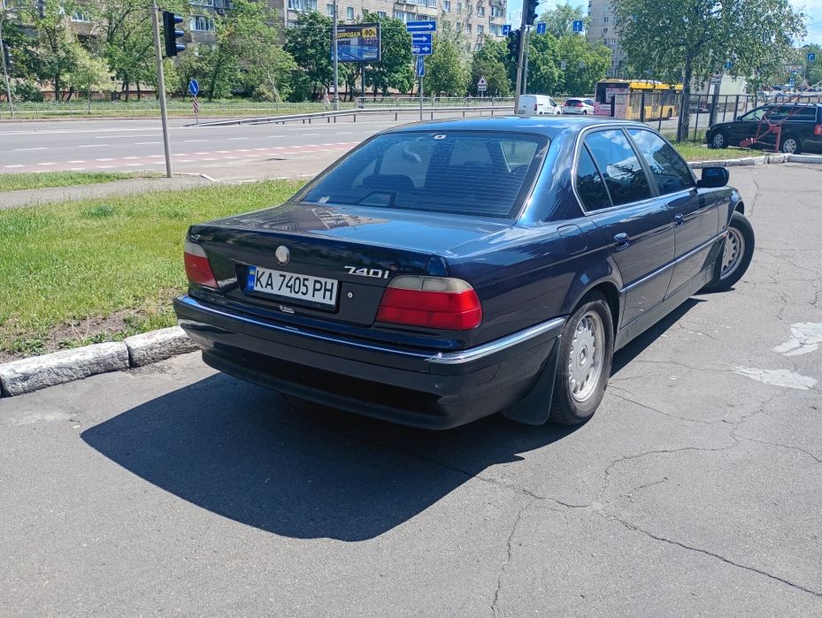 BMW E38 740I хорошее состояние