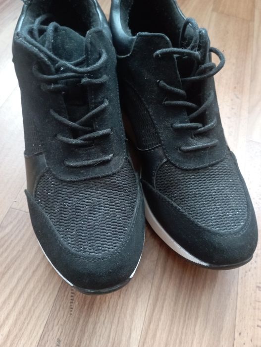 Жіночі кросівки на платформі