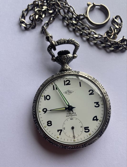 Relógio de bolso Sital, mecânico, com corrente.