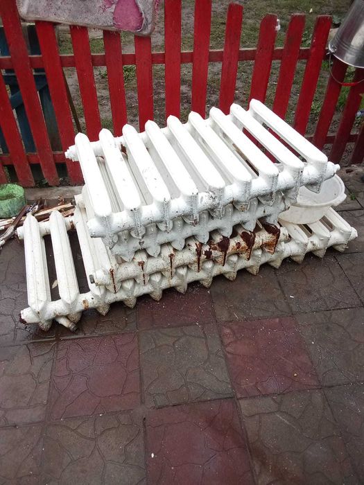 Продам чугунну батарею
