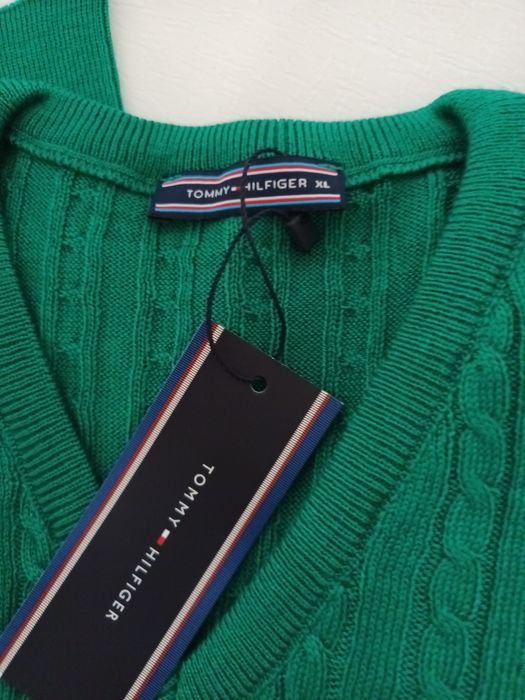 Śliczny zielony sweterek Tommy Hilfiger