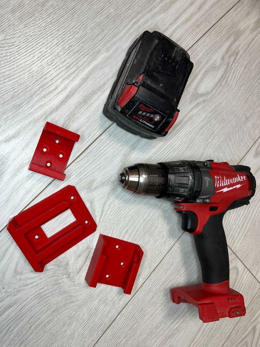 Тримач, кріплення для акумуляторів та інструменту Milwaukee М18