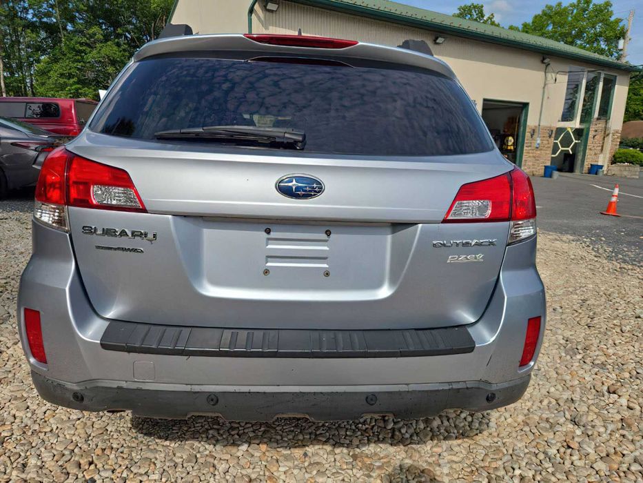 Subaru Outback 2.5i Limited      2013