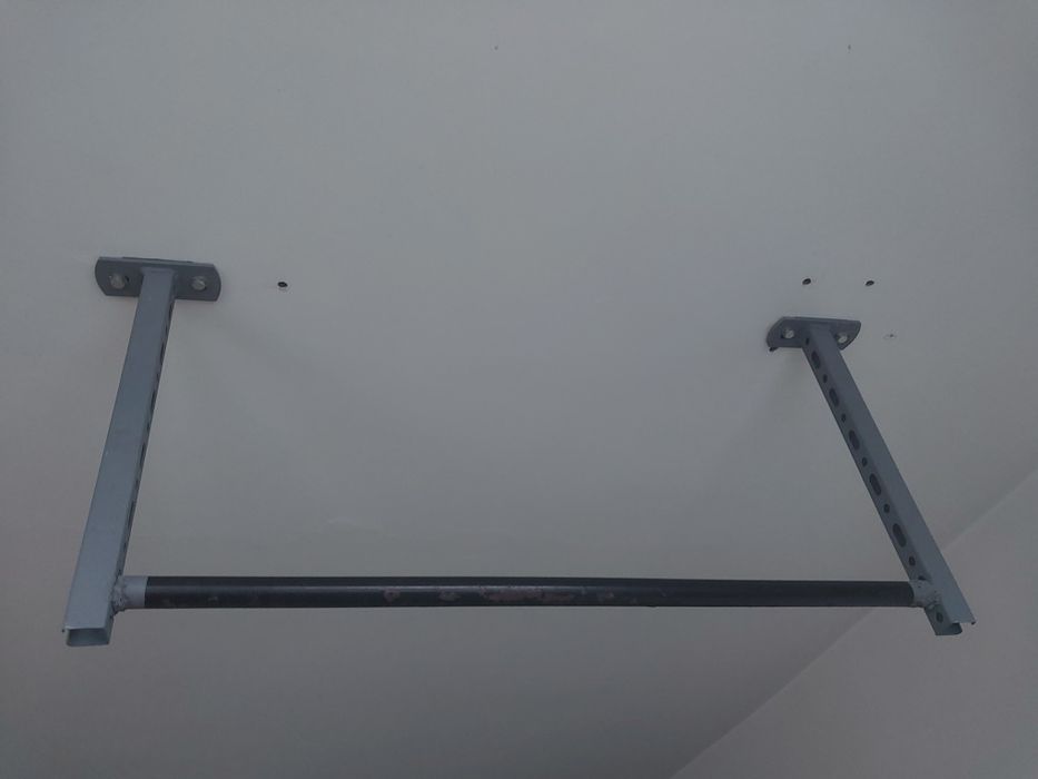 Drążek do podciągania sufitowy