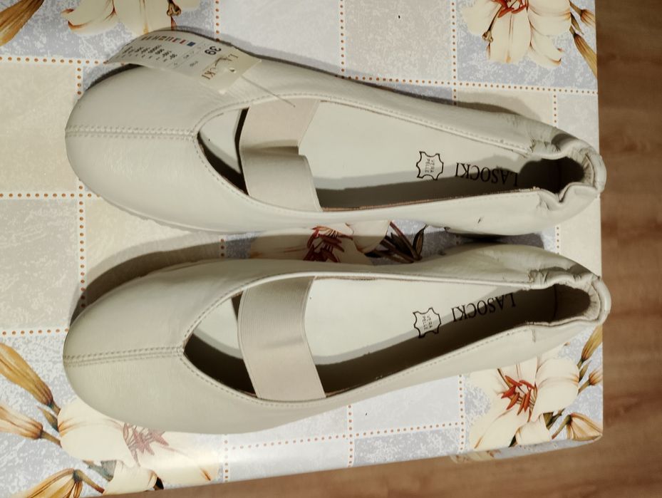 Buty damskie Lasocki rozmiar 39 nowe