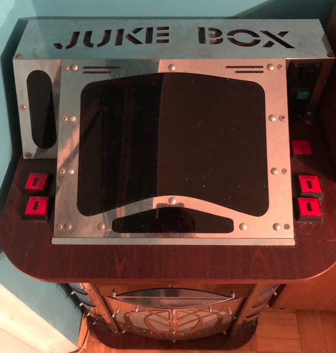 Szafa grająca na monety juke box