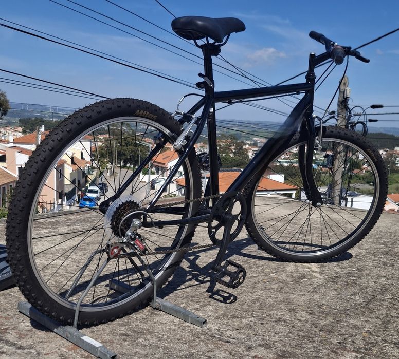 Bicicleta sem qualquer uso