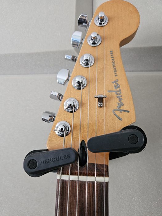 Fender Player Plus Stratocaster HSS SVB