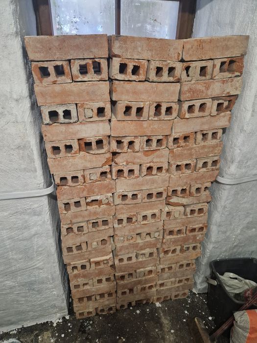 Sprzedam  cegły  po rozbiórce