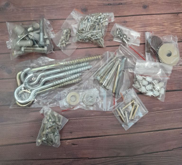 Слюсарний набір. Інструменти, елементи кріплення.